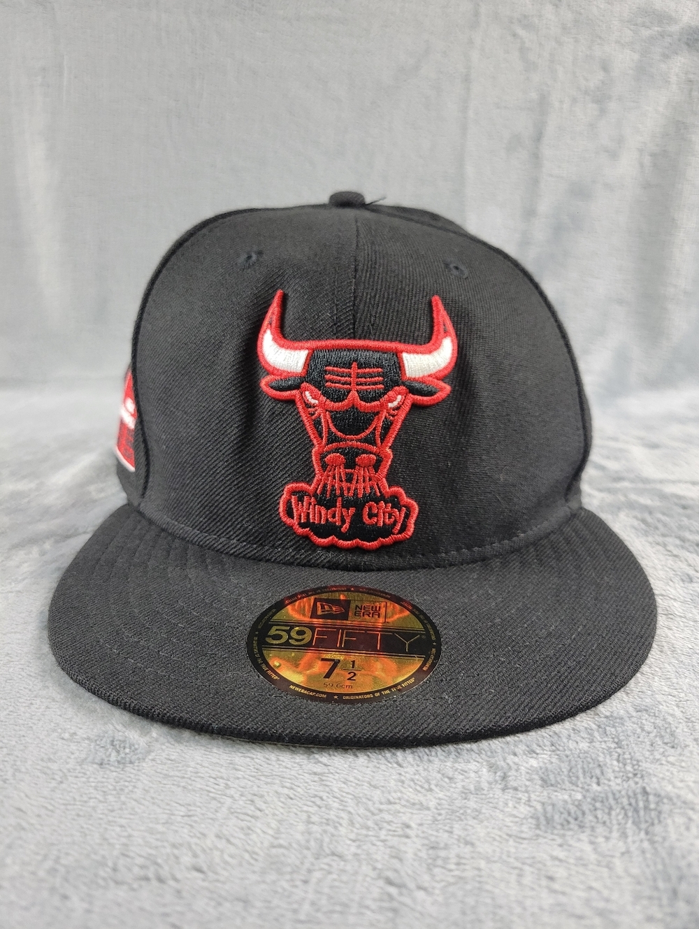New Era NBA Chicago Bulls Windy City Logo 59FIFTY Black Fitted Hat Size 7 1/2